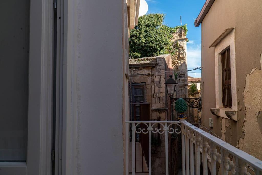 Casa Charm Rosaapartmentsortigia Syracuse Bagian luar foto