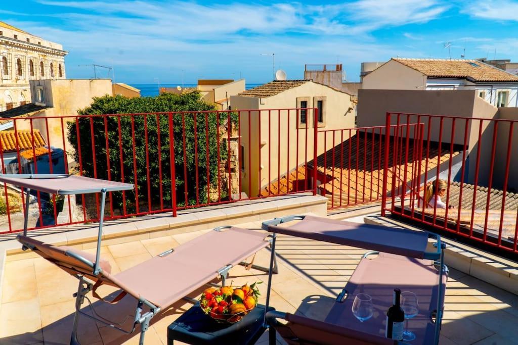 Casa Charm Rosaapartmentsortigia Syracuse Bagian luar foto
